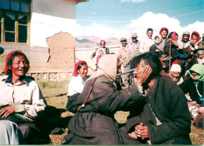 Thanks to the Eyesight Project, the old man recovers his eyesight and is able to see his family members and friends.