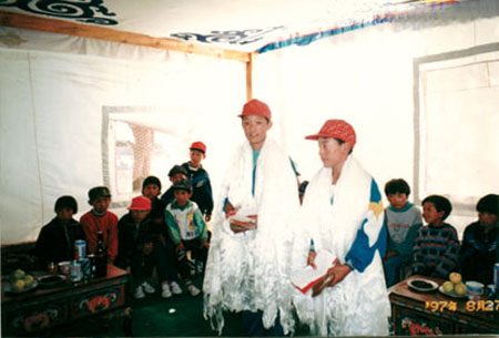 The Foundation organizes the undertaking of Orphanage Project. Picture shows orphans are sent to study in China's hinterland.