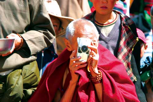 Thupden Rinpoche is photographing during competition.