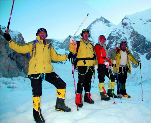 On July fifth,four key mountaineers(Penpa Tashi,Luodro,Jiji,Tsering Dorji(from left to right)set off from the Camp.