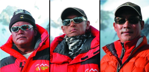 At 22 minutes past nine(Beijing time is 20 past 12 noon) on July 12th ,having climbed for 11 hours,the key Tibetan mountaineers reached to the summit of Mt.Gashurbrum 1.After 40 minutes, they retreated.From left to right,they art Tsering Dorje,Penpa Tashi,and Luodro.