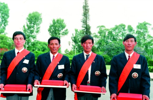 On May 27th, 1988, in Kathmadu, King Birendara of Nepal confers four mountaineers from China who successfully reached Mt. Qomolangma with the First Medal. The second in the right is Tsering Dorje. Photo by Zhu Shixiang.