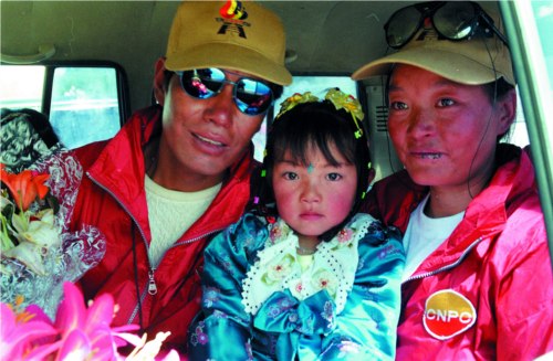 Renna, Jiji and their daughter before they set off for Mt. Qomolangma in 1999.