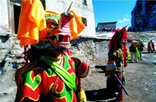 Religious ceremony aiming to avoid catastrophe and pray for good fortune, taking place in every October according to the Tibetan calendar.