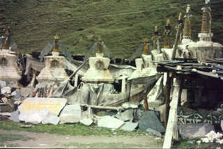 Stupa burial in northern Kam area.    WU JUN